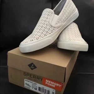 Sperry Seaside Slipons